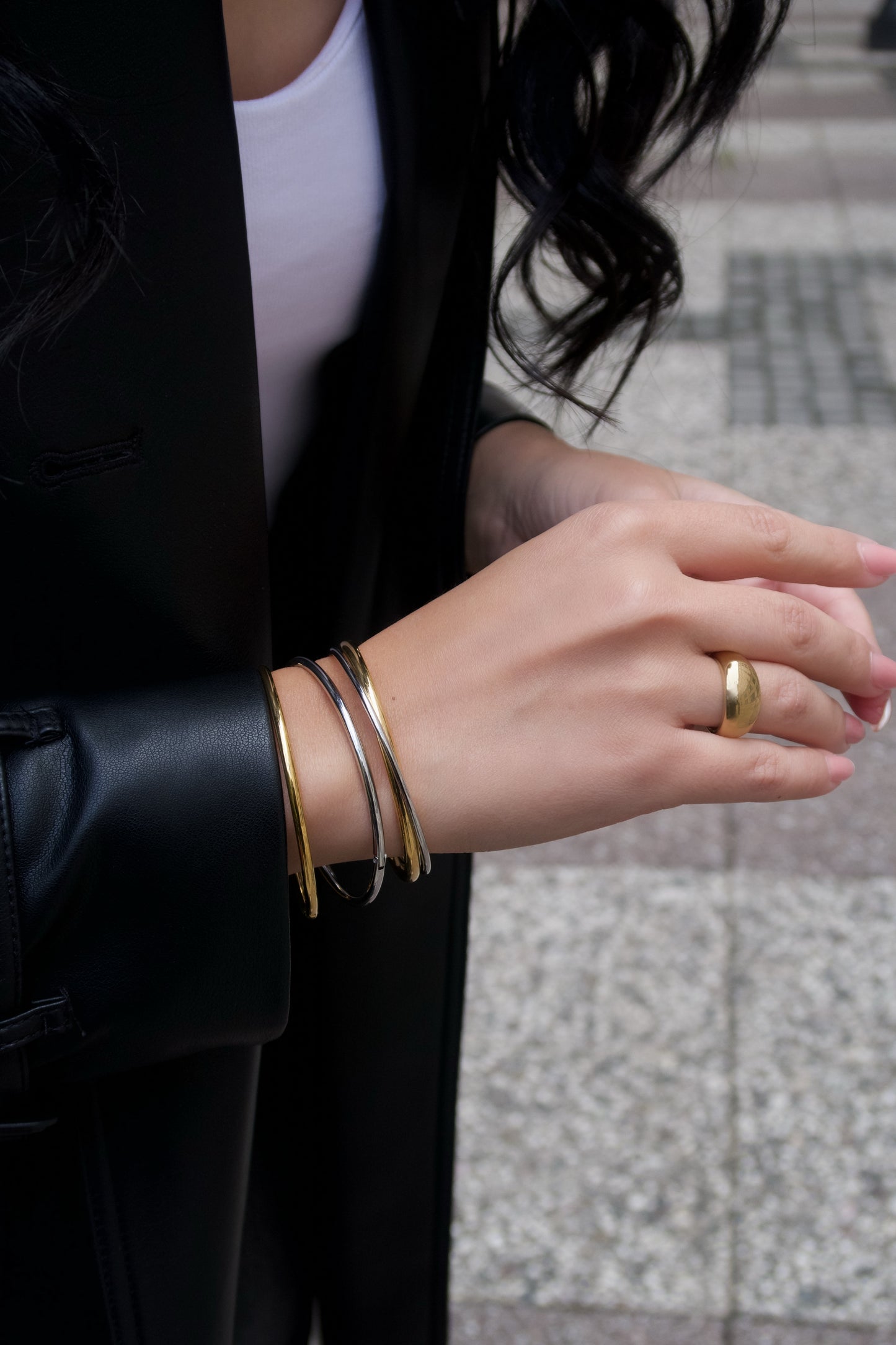 Сет от гривни и пръстен от два метала - в сребърно и златно