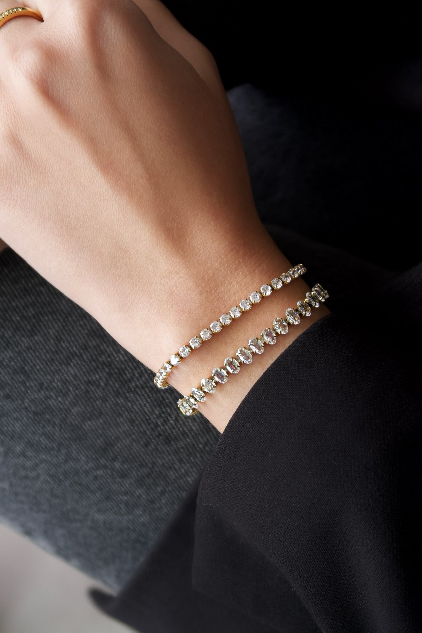 Сет от два вида тенис гривни с висок клас цирконии.