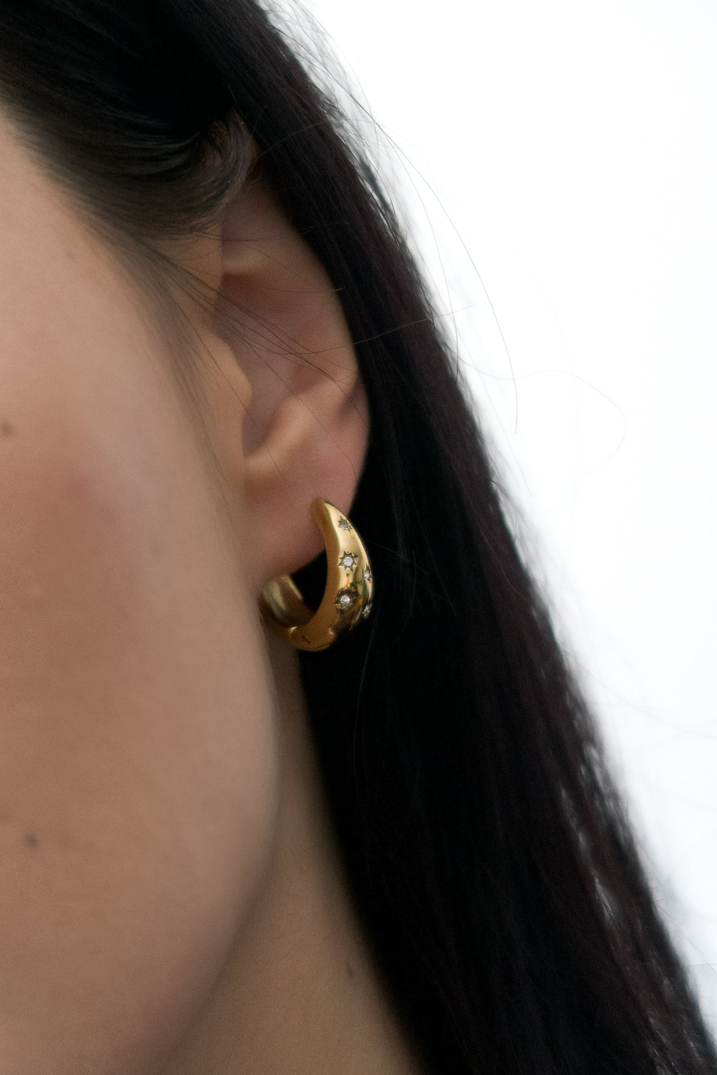 Обеци халки със звезден дизайн.