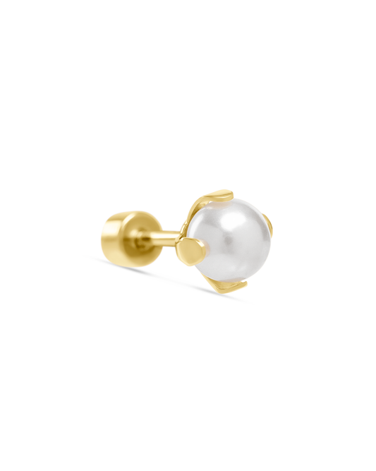 Перлени обеци Joanna Pearl от медицинска стомана с 18K златно покритие. Комбинират се с различни бижута от Solea.