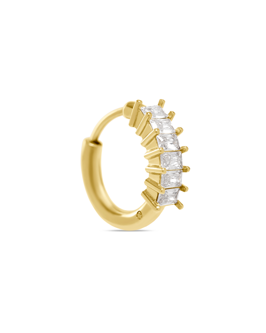 Обеци Luna Zircon от цирконии и медицинска стомана с 18K златно покритие. Перфектни за всяка визия, комбинират се с висулки от Solea.